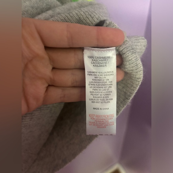 ⭐️💎Brodie 100% cashmere sweater size medium - EUC - Picture 3 of 4